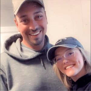 Hi My name is Alisha Weaver! I love to shop and I love selling stuff online!